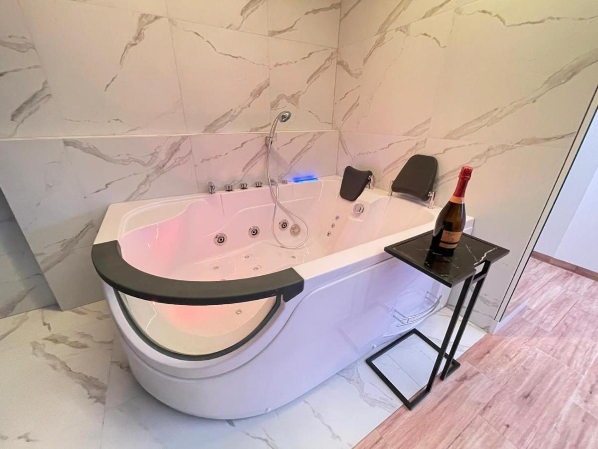 Yourapart Jacuzzi Przy Zamku Krolewskim Varsovie Extérieur photo